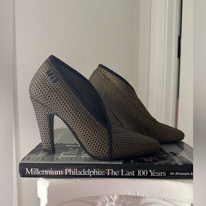 United Nude Black & Gold Fold Lite Hi Heels 7.5